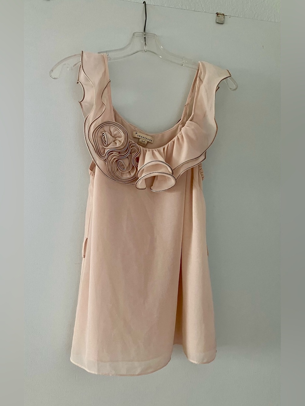 Forever 21 Cream Sleeveless Blouse; Measurements in Photos; Missing Belt
